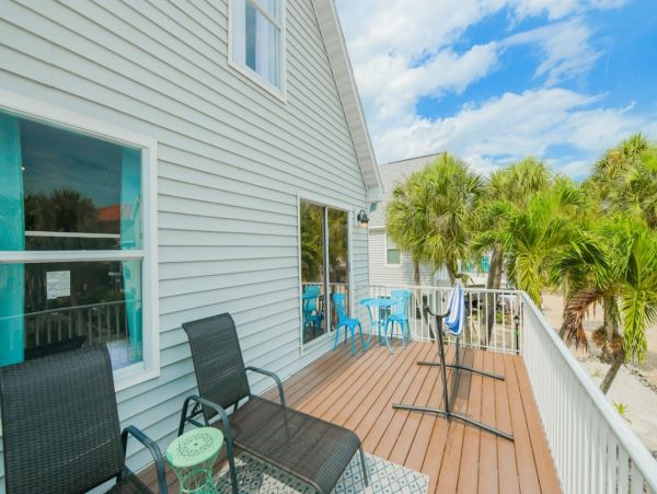 Holmes Beach Vacation Home Steps To The Beach - 6 Guests
