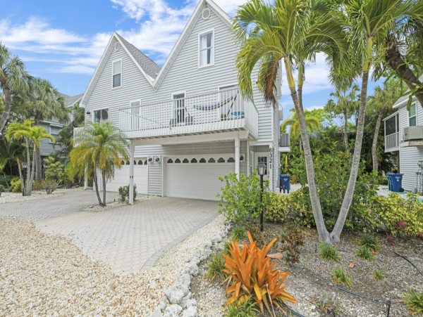 Holmes Beach Vacation Home Steps To The Beach - 6 Guests