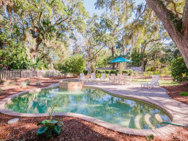 Charming Beachside Bungalow In Hilton Head With Pool and Spa
