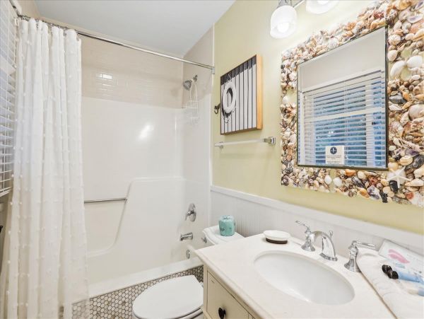 Hilton Head Four Bedroom Home with Private Pool & Spa