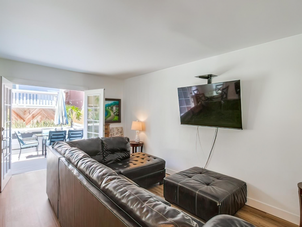 Lovely 4 Bedroom Rental with Charming Loft Sleeps 12 Guests