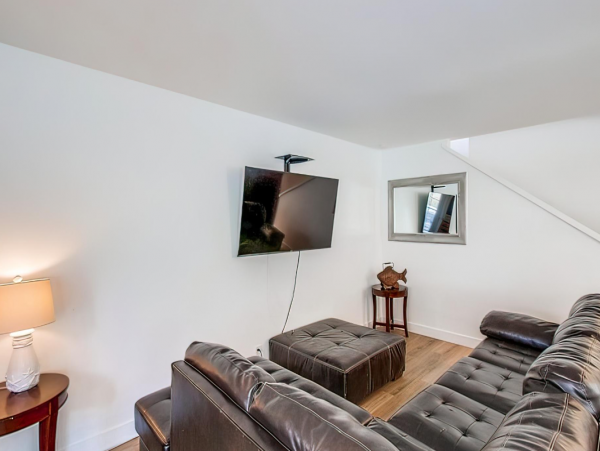 Lovely 4 Bedroom Rental with Charming Loft Sleeps 12 Guests