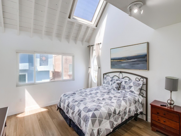 Lovely 4 Bedroom Rental with Charming Loft Sleeps 12 Guests
