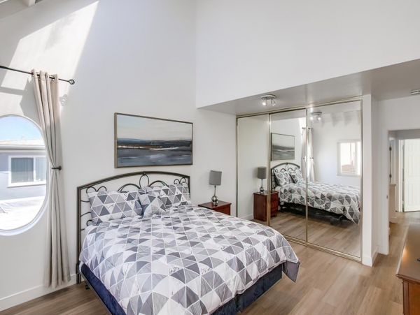 Lovely 4 Bedroom Rental with Charming Loft Sleeps 12 Guests