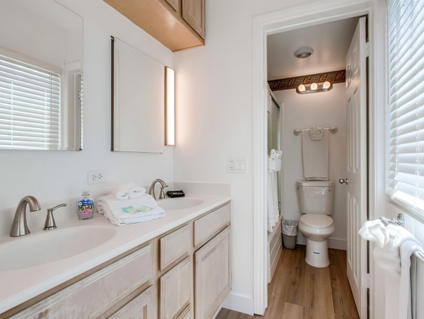 Lovely 4 Bedroom Rental with Charming Loft Sleeps 12 Guests