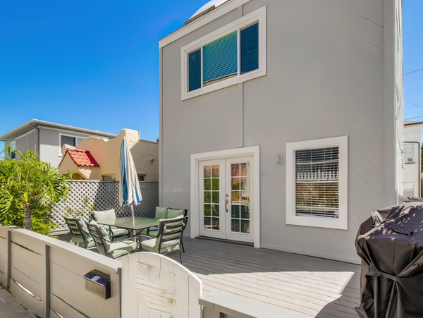 Lovely 4 Bedroom Rental with Charming Loft Sleeps 12 Guests
