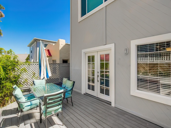 Lovely 4 Bedroom Rental with Charming Loft Sleeps 12 Guests