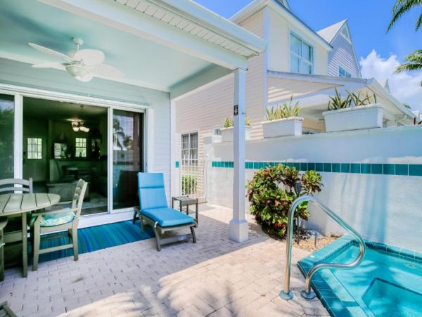 Friendly Townhouse with Private Hot Tub in Duck Key