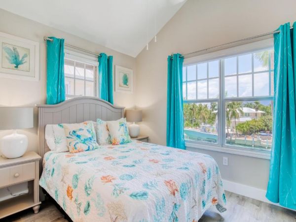 Friendly Townhouse with Private Hot Tub in Duck Key
