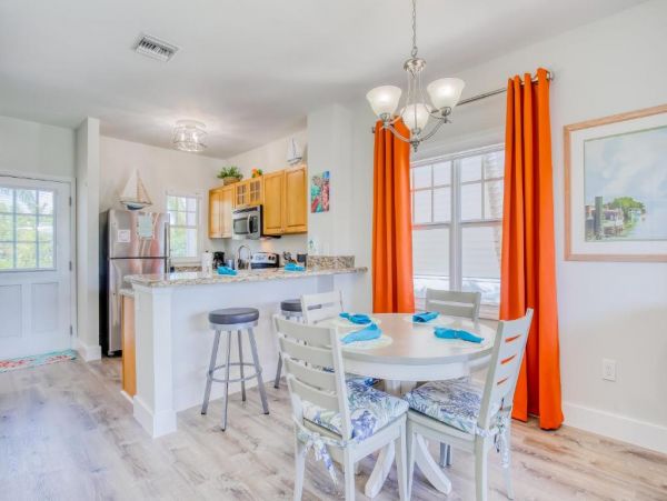 Friendly Townhouse with Private Hot Tub in Duck Key