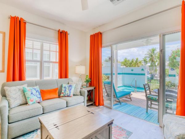Friendly Townhouse with Private Hot Tub in Duck Key