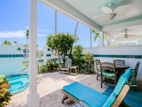 Friendly Townhouse with Private Hot Tub in Duck Key