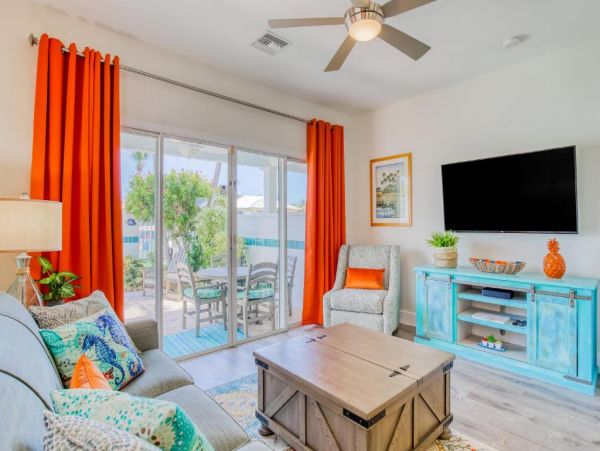 Friendly Townhouse with Private Hot Tub in Duck Key