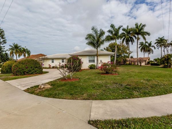 Marco Island Golf Course Three Bedroom Rental Home Sleeps 6