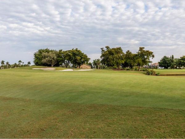 Three Bedrooms Golf Course Rental Home in Marco Island