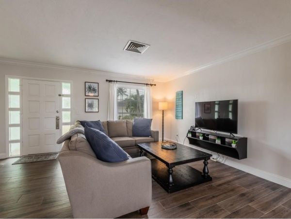 Three Bedrooms Golf Course Rental Home in Marco Island