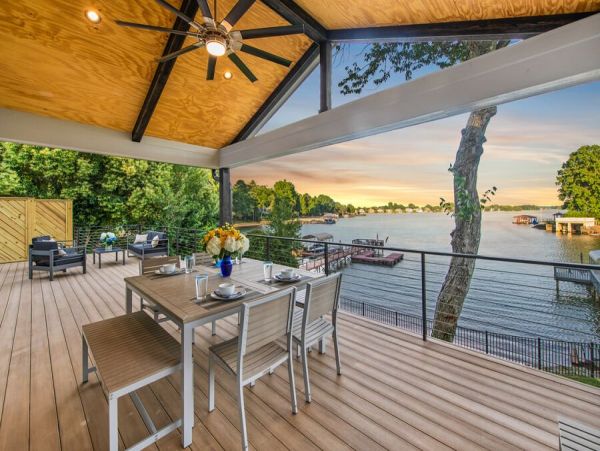 Luxurious Lakefront Vacation Home With Pool & Boat Dock