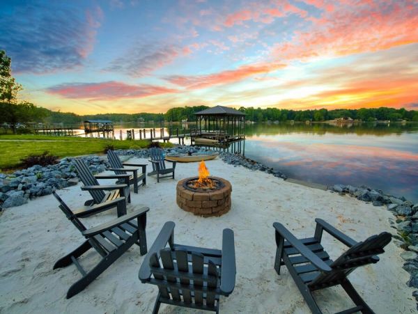 Luxury Lakefront Vacation Home With Boat Dock 16 Guests