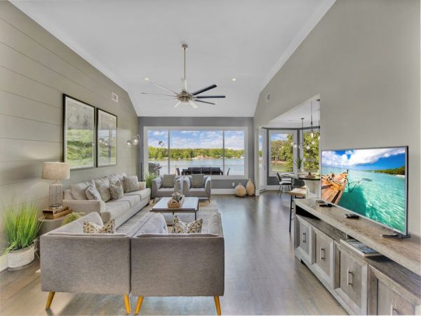 Luxury Lakefront Vacation Home With Boat Dock 16 Guests