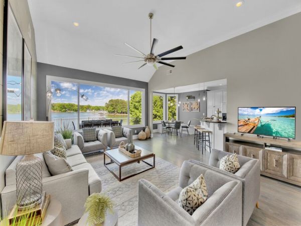 Luxury Lakefront Vacation Home With Boat Dock 16 Guests