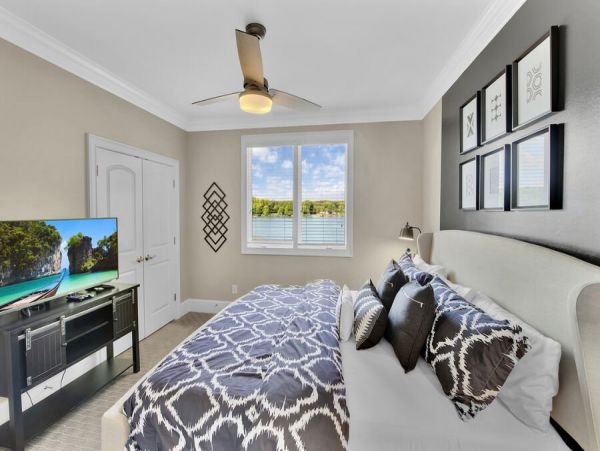 Luxury Lakefront Vacation Home With Boat Dock 16 Guests