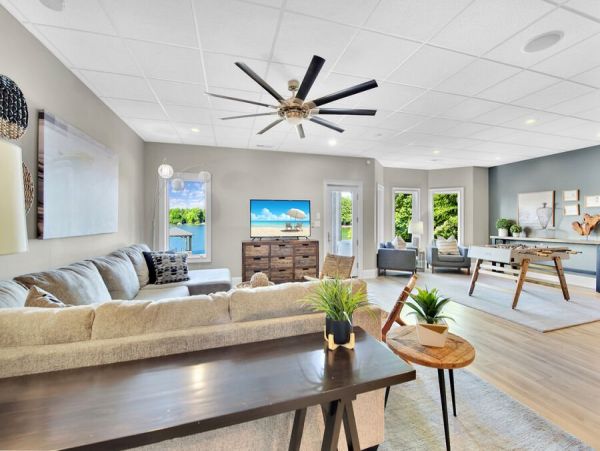Luxury Lakefront Vacation Home With Boat Dock 16 Guests
