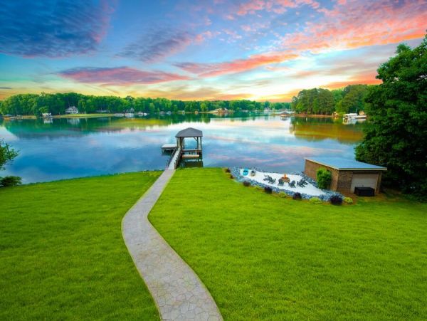 Luxury Lakefront Vacation Home With Boat Dock 16 Guests