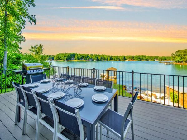 Luxury Lakefront Vacation Home With Boat Dock 16 Guests
