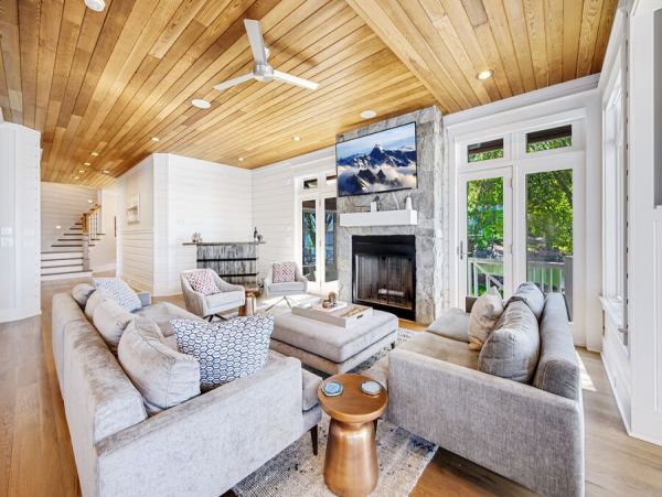 Lake Front Luxury Four Bedroom Home Lake Norman With Views