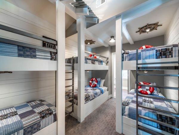 Lakefront Four Bedroom Vacation Home in Lake Norman