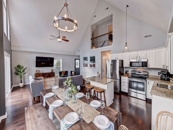 Waterfront Vacation Home In Lake Norman Sleeps 9 Guests