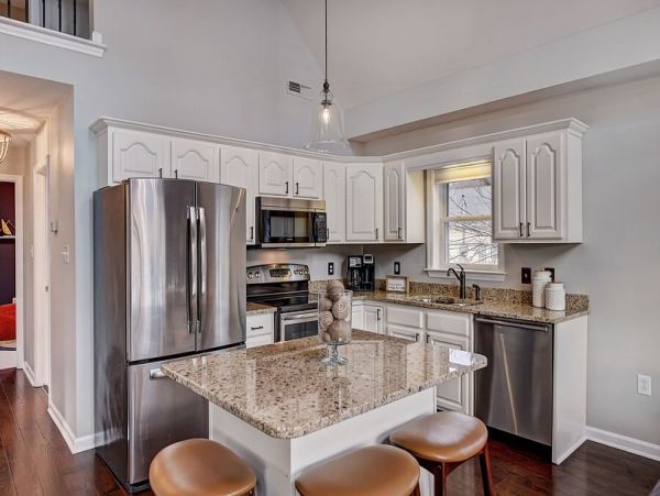 Waterfront Vacation Home In Lake Norman Sleeps 9 Guests