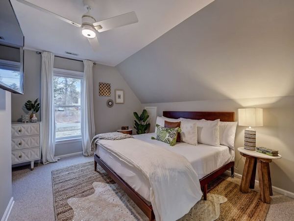 Waterfront Vacation Home In Lake Norman Sleeps 9 Guests