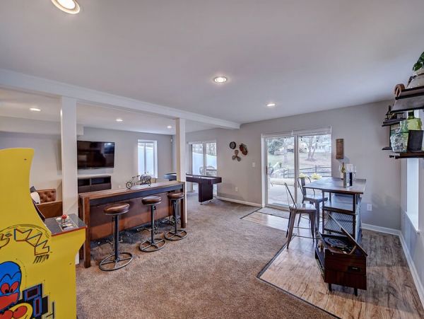 Waterfront Vacation Home In Lake Norman Sleeps 9 Guests