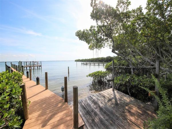 Beautiful 3 Bedroom Home in Lake Norman With Sandy Beach