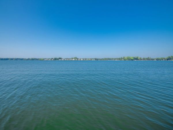 Beautiful 3 Bedroom Home in Lake Norman With Sandy Beach