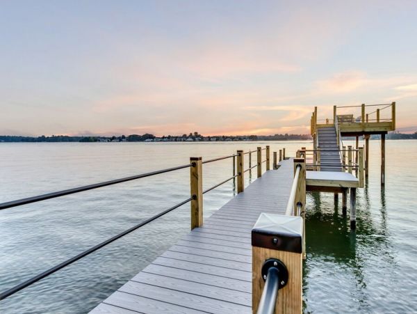 Beautiful 3 Bedroom Home in Lake Norman With Sandy Beach