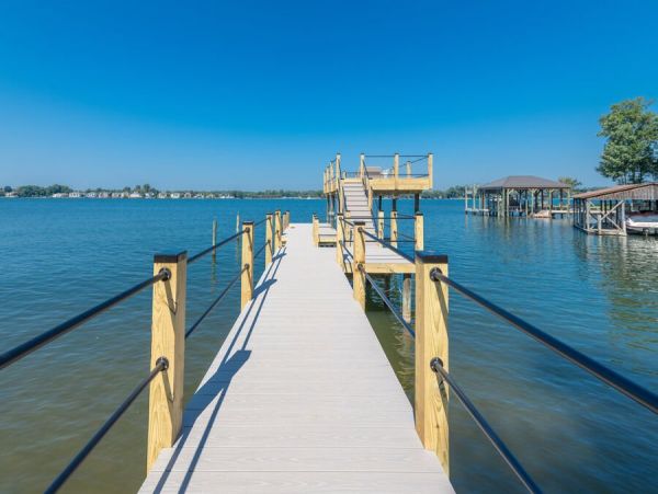 Beautiful 3 Bedroom Home in Lake Norman With Sandy Beach