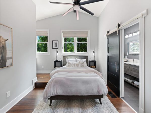 Beautiful 3 Bedroom Home in Lake Norman With Sandy Beach