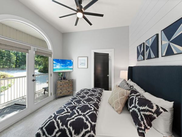 Beautiful 3 Bedroom Home in Lake Norman With Sandy Beach