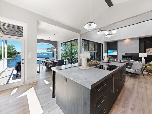Beautiful 3 Bedroom Home in Lake Norman With Sandy Beach