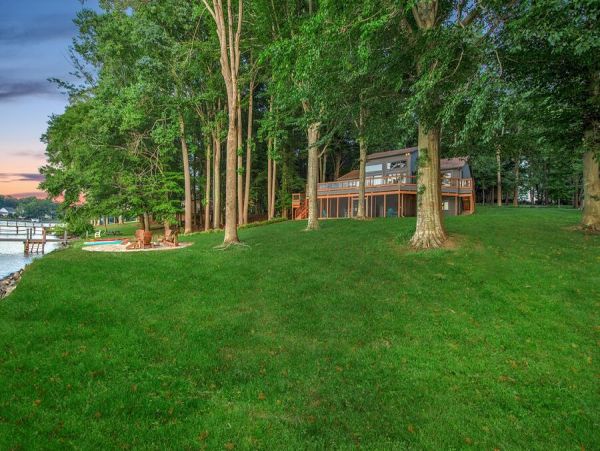 Lake Norman Amazing Four Bedroom Lake Rental Home