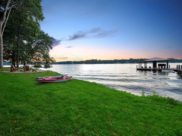 Lake Norman Amazing Four Bedroom Lake Rental Home