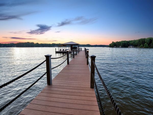 Lake Norman Amazing Four Bedroom Lake Rental Home