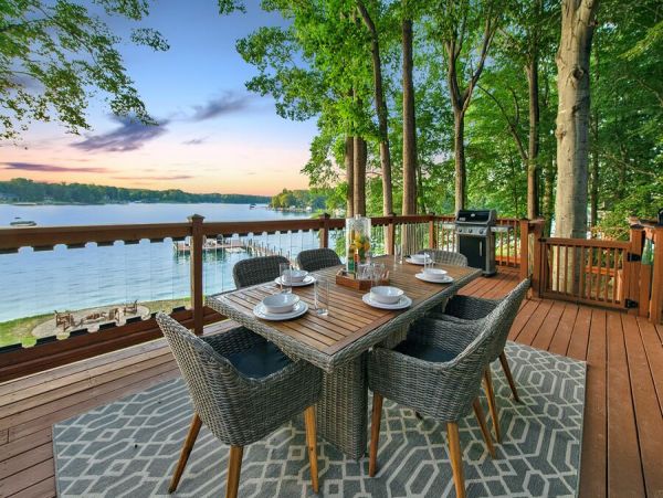 Lake Norman Amazing Four Bedroom Lake Rental Home