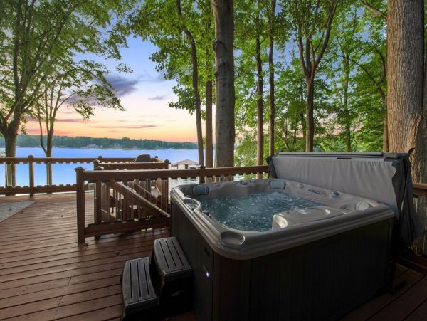 Lake Norman Amazing Four Bedroom Lake Rental Home