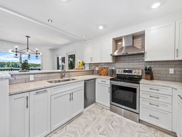 Lake Norman Amazing Four Bedroom Lake Rental Home