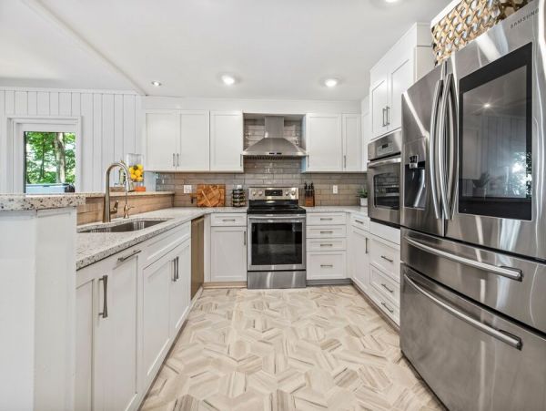 Lake Norman Amazing Four Bedroom Lake Rental Home