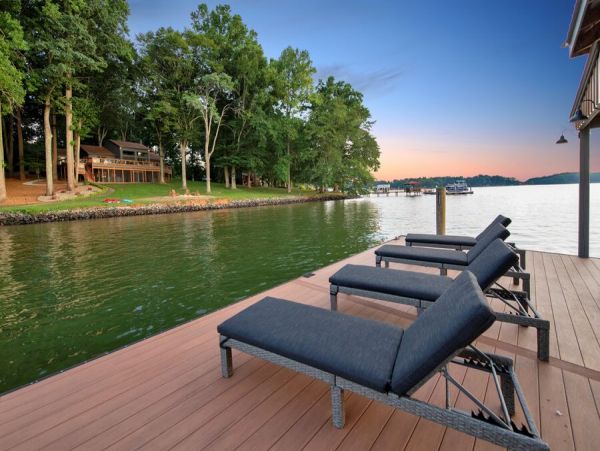 Lake Norman Amazing Four Bedroom Lake Rental Home