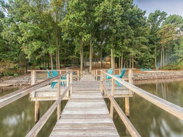 Charming Lake Norman Waterfront Vacation Cottage Sleeps 8